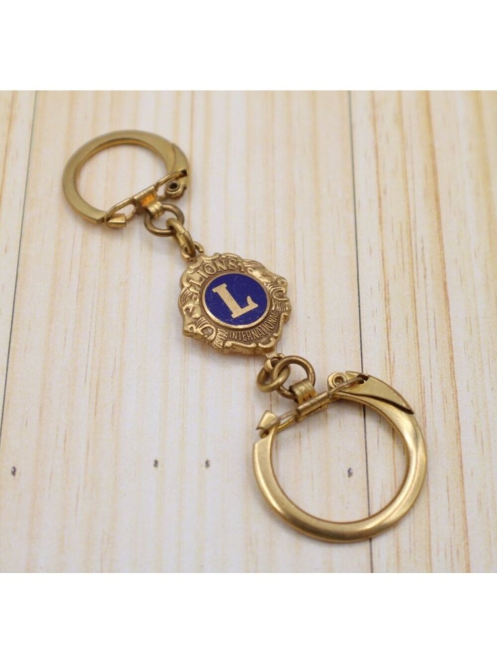 Vtg Leavens Lions Club International Emblem Dual Ring Keychain Medallion Collect